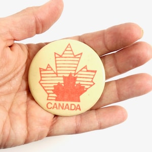 Vintage Canada Pinback Button Red Mapleleaf
