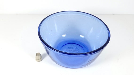  Anchor Hocking Batter Bowl, 2 Quart Glass Mixing Bowl with Blue  Lid: Mixing Bowls: Home & Kitchen