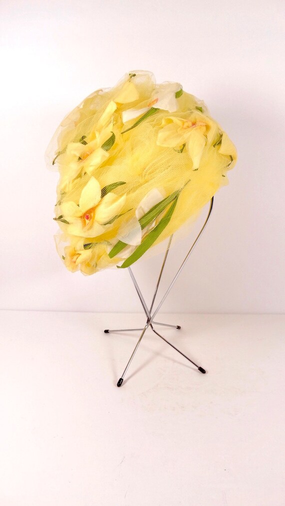 Beautiful 50s-60s Vintage Daffodil and Net Turban… - image 3