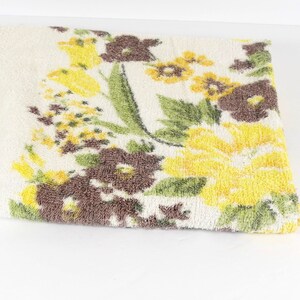 1960s Bath Towel Yellow and Gold Roses 60s Retro Terry Cloth Towel