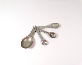 Midcentury Nesting Measuring Spoons - Aluminum Measuring Spoon Set Vintage Kitchen 1940s 1950s