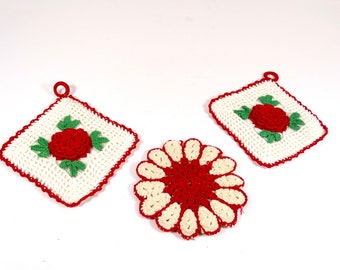 Cute Vintage Potholders - Set of 3 Floral Potholders - Red and White Floral Potholder Set - Vintage Crocheted Potholder  PH2