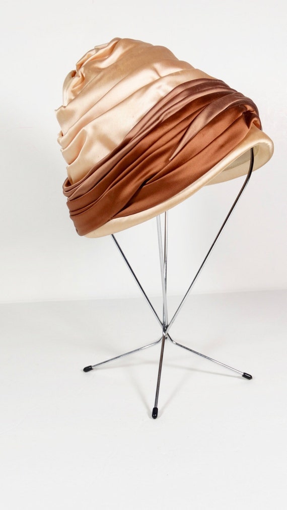 Dusty Pink Beige Mocha Banded Satin Toque - 1940s… - image 1