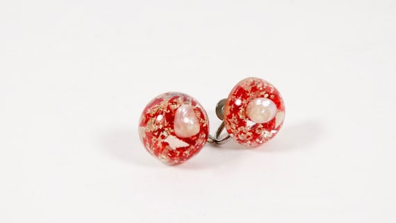 50s Lucite Confetti Glitter Seashell Screwback Ear