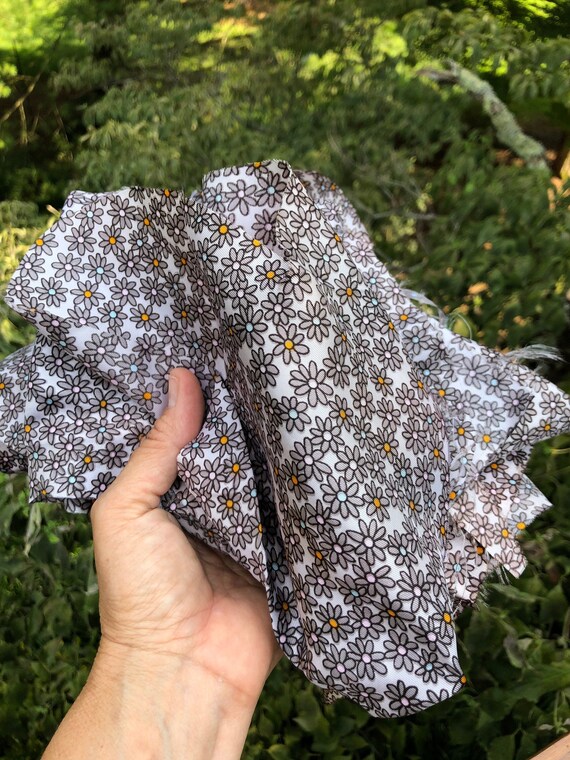 1970s Daisy Print Fabric Remnants - Daisy Print Sateen Fabric Apsco Fabrics Cherry Blossom - 70s Fabric