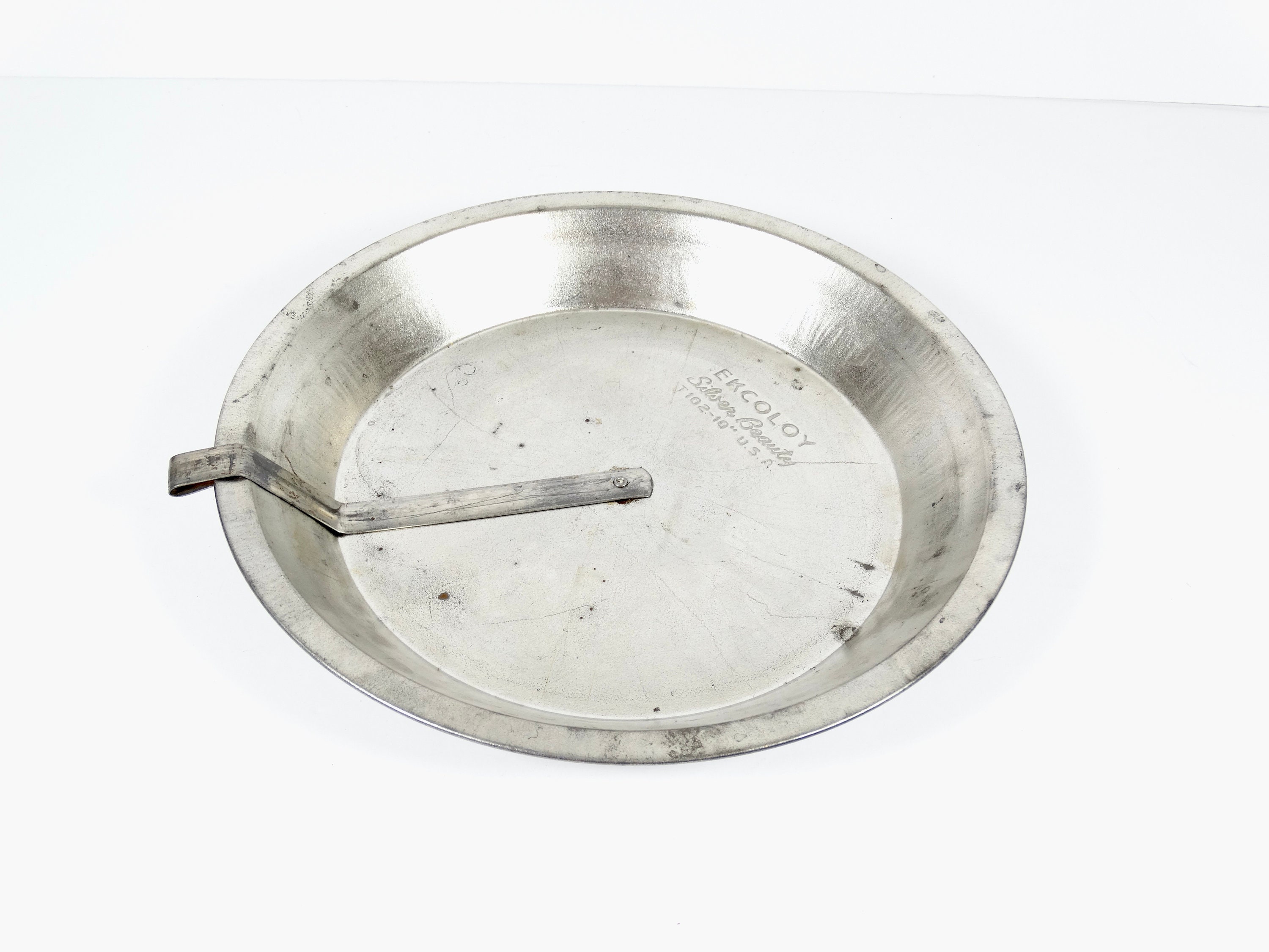 antique baking tins, vintage tinned steel pie pan & cake pans w/ ring  around easy release lever