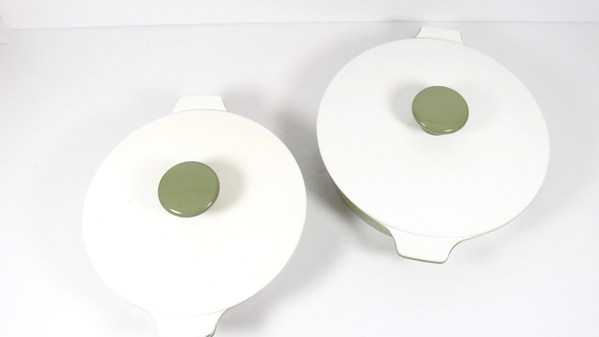 ★専用★＊Sylvia ＊Casserole・* Helena Sectional With Queen Bed and Storage