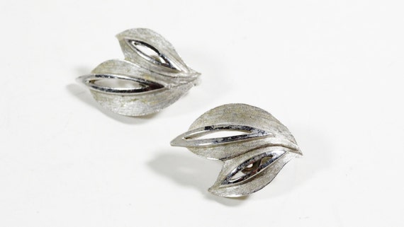 Elegant Trifari Crown Brushed Silver Leaf Clip Ea… - image 1