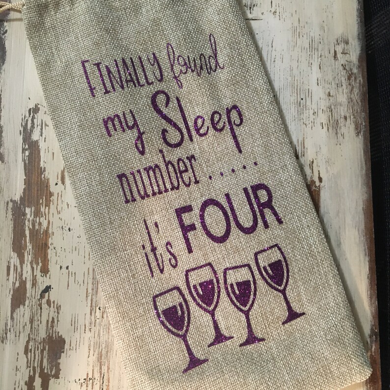 Jute wine gift bag with hand-picked graphic