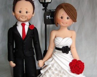 Custom Bride and Groom Wedding Cake Topper – Polymer Clay Lamppost Design