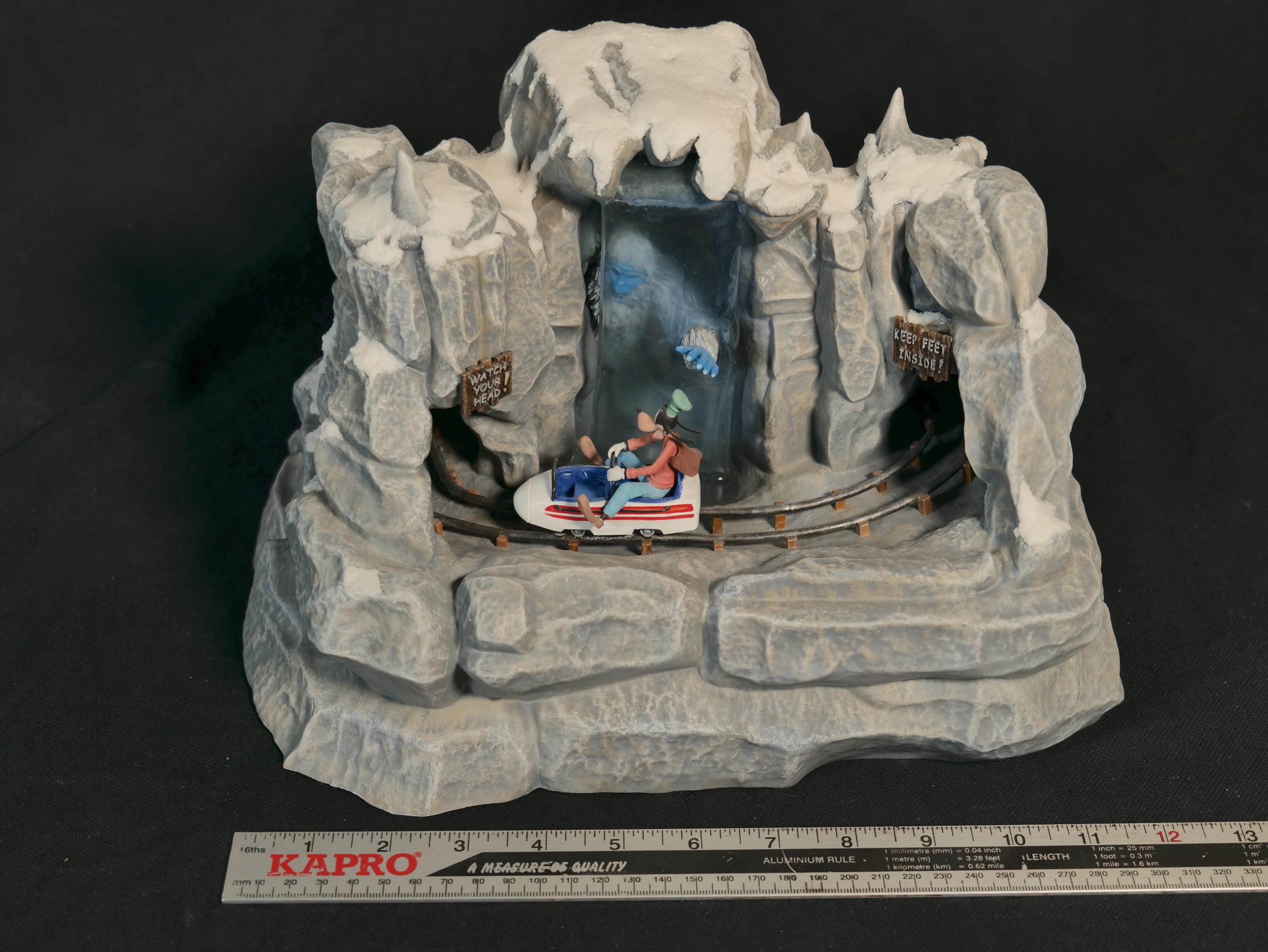 Matterhorn Ride Szene, Abominable Snowman, Waterfall, Goofy, Sound