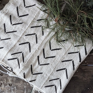 Authentic African Mudcloth White and Black Bogolan Mud Cloth Wholesale Handmade Thick Upholstery Fabric for Throw Pillows Boho Home image 3