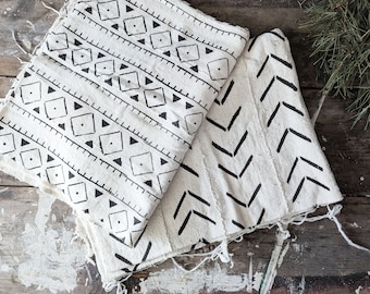 Authentic African Mudcloth White and Black Bogolan Mud Cloth Wholesale Handmade Thick Upholstery Fabric for Throw Pillows Boho Home