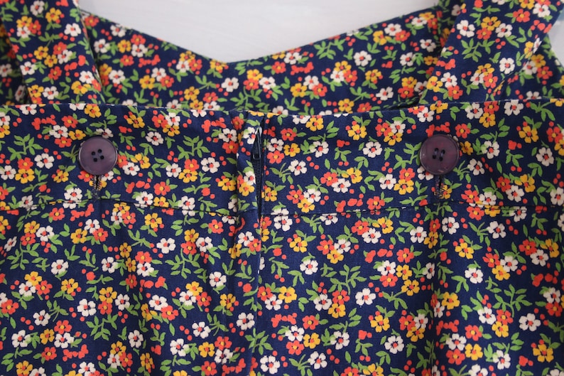 Authentic 1940's Vintage Navy Floral Summer Dress with Sweetheart Neckline and Crossover Back 8-10 UK image 4