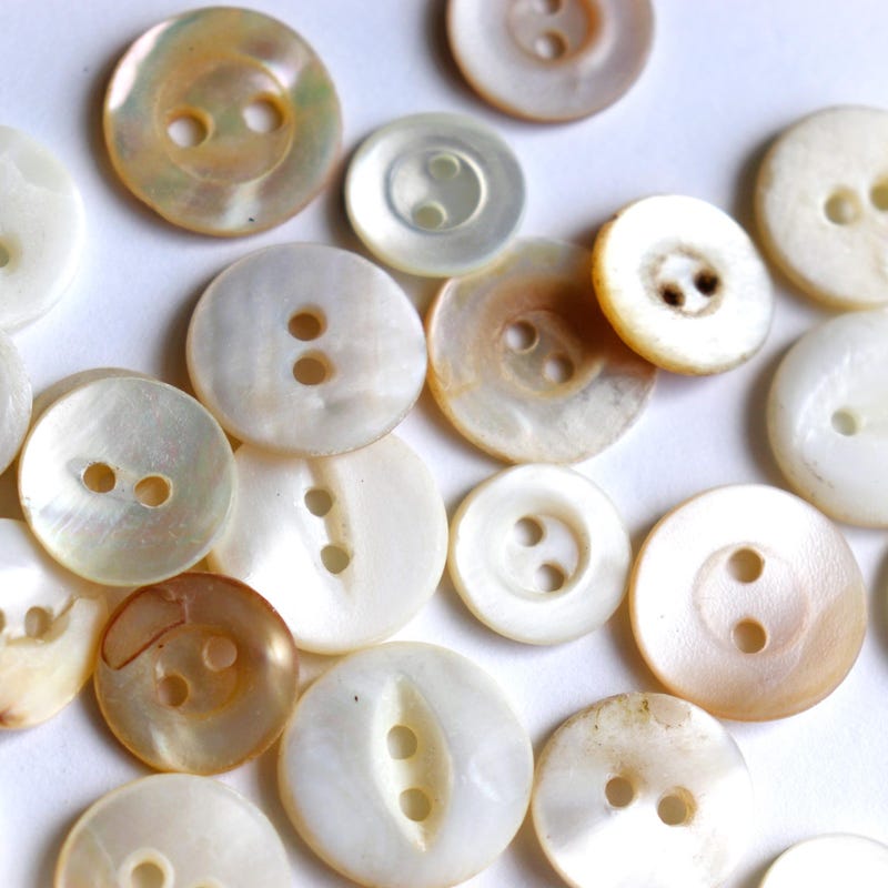 Lot De 20 Boutons Anciens En Métal Argenté - Diamètre 15 Mm - Neufs (origine France)