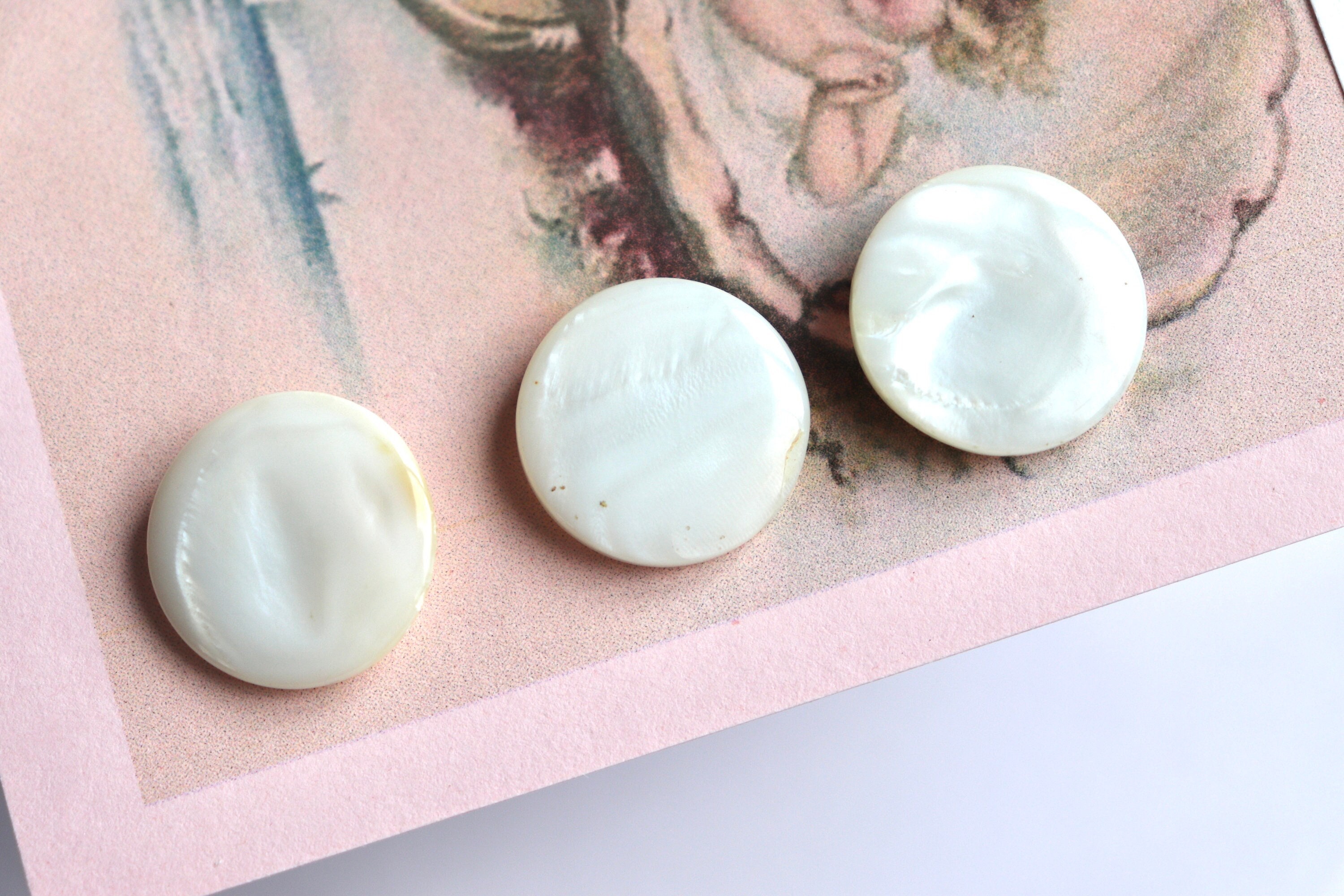 Stunning Vintage Shell Buttons - Iridescent White Mother of Pearl Set ...