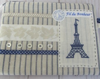 Romantisches Federmäppchen aus blau und elfenbeinfarben gestreiftem elsässischem Leinen, Unique Love Paris-Beutel, Eiffelturm-Beutel Kreuzstich