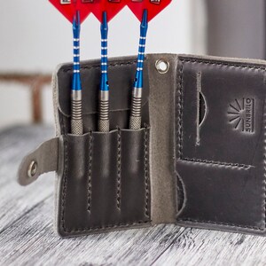 Porta dardos de cuero personalizado, regalo para jugadores de dardos