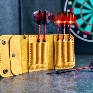Kostenlose personalisierte kompakte Ledertasche für 6 Darts Geschenk für den Dartspieler