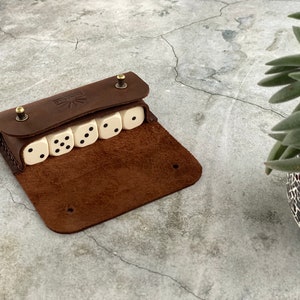 Custodia in pelle personalizzata GRATUITA con 10 dadi
