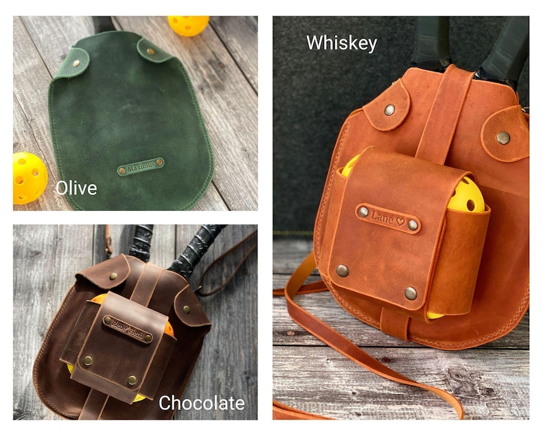 Puede incluir: Cuatro bolsas de cuero para palas de pickleball en diferentes colores: oliva, whisky, chocolate y negro. Cada bolsa tiene un bolsillo para una pelota y una correa para llevar.