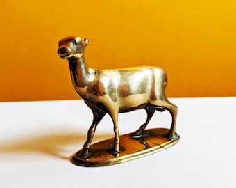 Vintage Deer Ornament, Brass Deer Paperweight, Gold Deer Figurine, Wild Animal Ornaments, Metallics Decor, Vintage Home, Maximalist Decor,