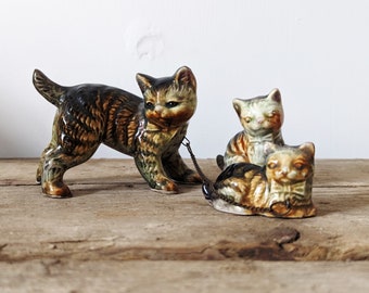 Kitsch Ceramic Cats, Family of Three Tabby Cats, Tabby Cat Ornament, Retro Bookshelf Decor, Striped Cat Figurines,Kitsch Gift For Cat Lovers