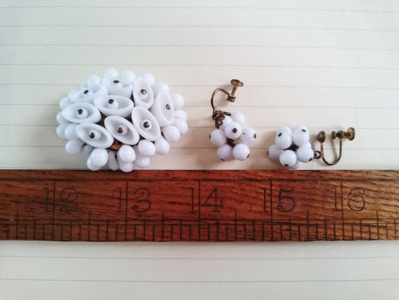 Minimalist Mid Century White Brooch and Earrings Mothers Day Present Bauble Brooch Scandinavian Jewellery Set Vintage Screw Back Earrings