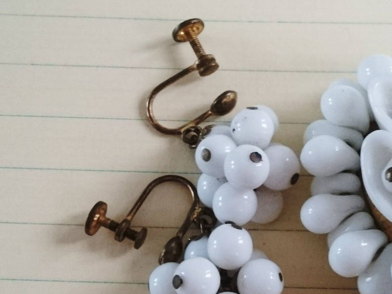 Minimalist Mid Century White Brooch and Earrings Mothers Day Present Bauble Brooch Scandinavian Jewellery Set Vintage Screw Back Earrings