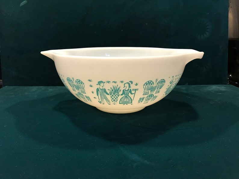 Pyrex Amish Butterprint Cinderella Batter Bowl image 1