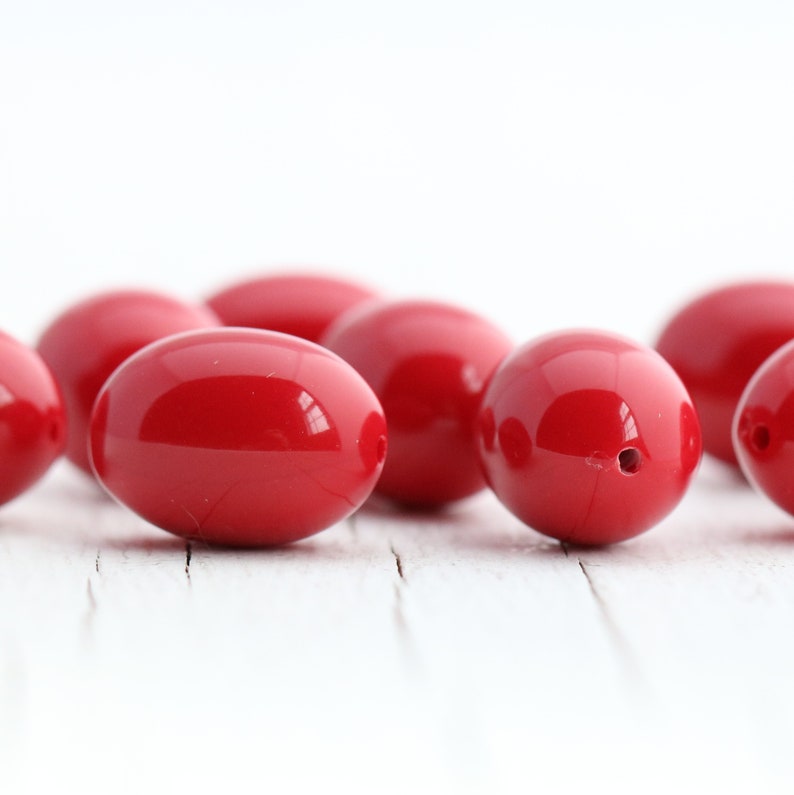 Red Vintage Italian Lucite Oval Beads 16mm 12 beads