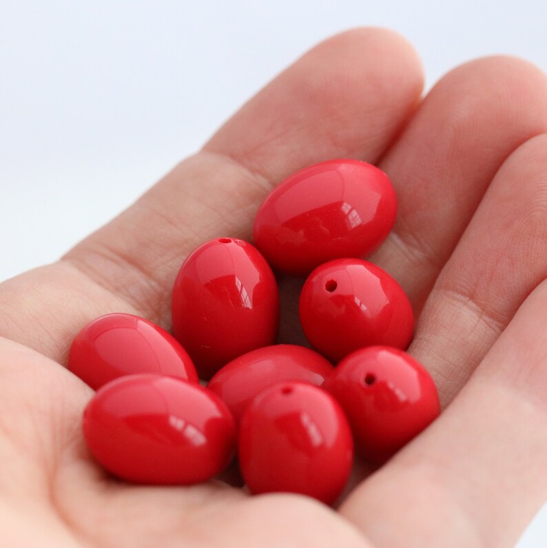 Red Vintage Italian Lucite Oval Beads 16mm 12 beads