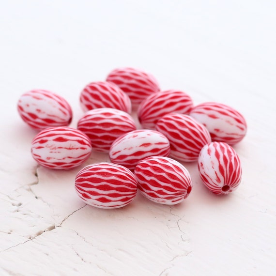 16mm 24 beads Vintage Italian Lucite Oval Beads White