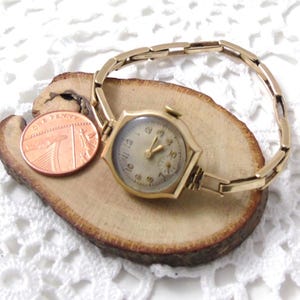 9ct Gold Ladies Wristwatch, Mechanical Wrist Watch