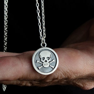 Skull Necklace Memento Mori jewelry Gothic Skeleton Skull 925 Sterling Silver Mens Jewelry