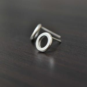 Geometric Circle Stud Earrings, Minimalist Simple Earrings, 925 Sterling Silver, Everyday Geometric Jewelry