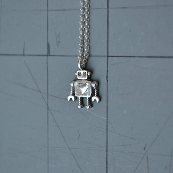 Tiny Robot Necklace, 925 Sterling Silver Cute Heart Robot Necklace, Geek Sci Fi Robot Bijoux