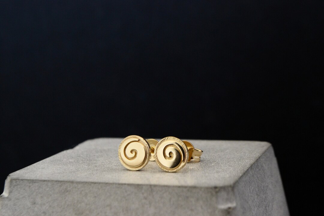 Orecchini a spirale in oro 18K orecchini a conchiglia impermeabili in acciaio in