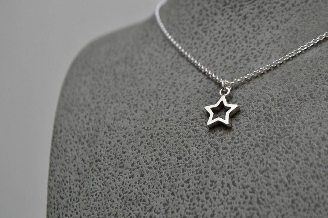 [NewJeansミンジ着用]EVERYBIRTHDAY 0:00 Star Silver Necklace Qoo10] EVERYBIRTHDAY [NewJeansミンジ着用]0:00