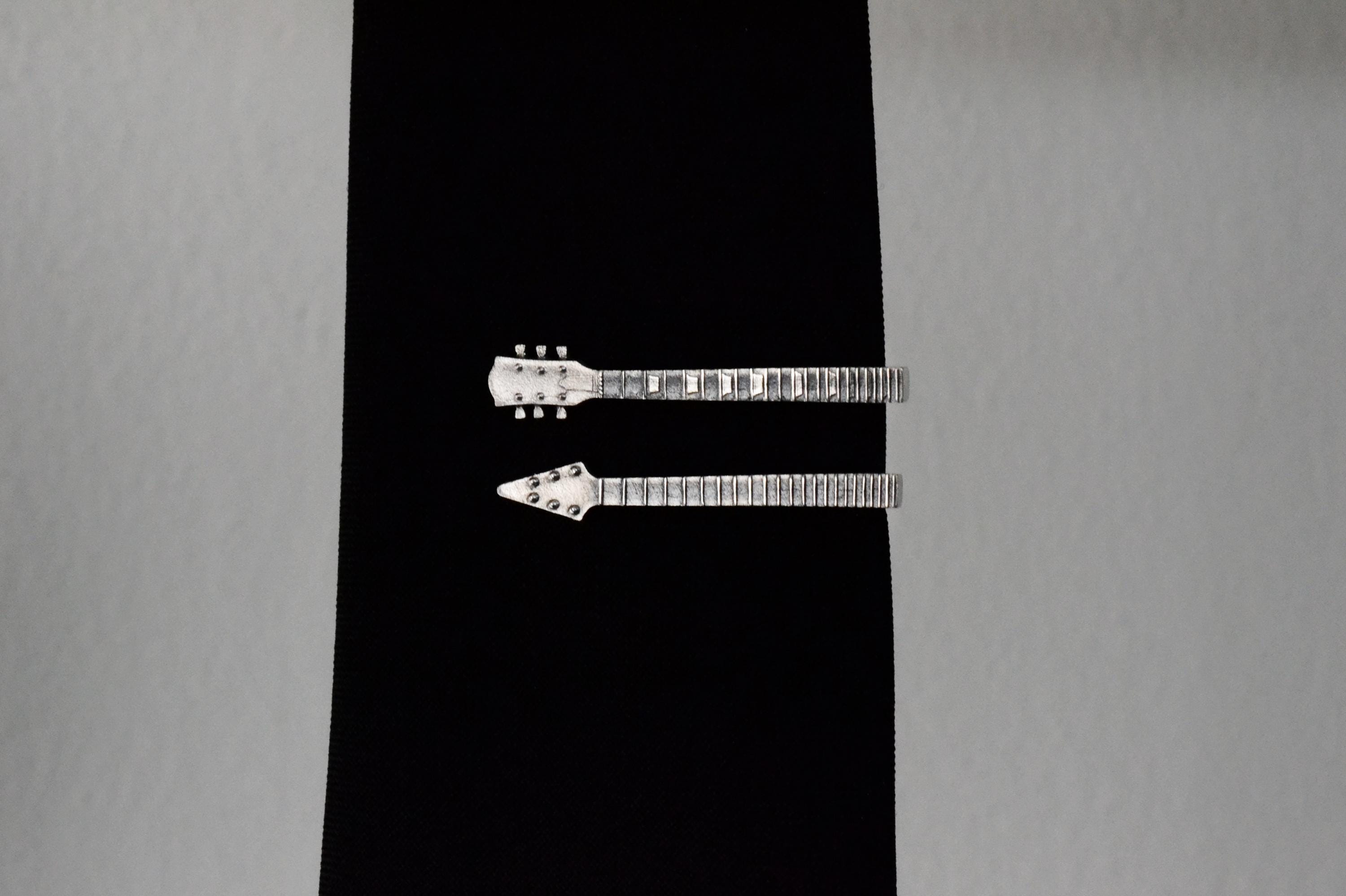 Ferma Cravatte Fermacravatta A Forma Di Chitarra - Nero/Bianco, 60x10mm Regali Per Battesimo Originali - 4