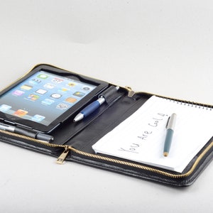 Capa de couro tipo pasta para iPad Mini com bloco de papel para escrever, bloco de notas de couro A5 para iPad Mini com bolso para iPad Mini, capa tipo fólio com zíper para iPad Mini