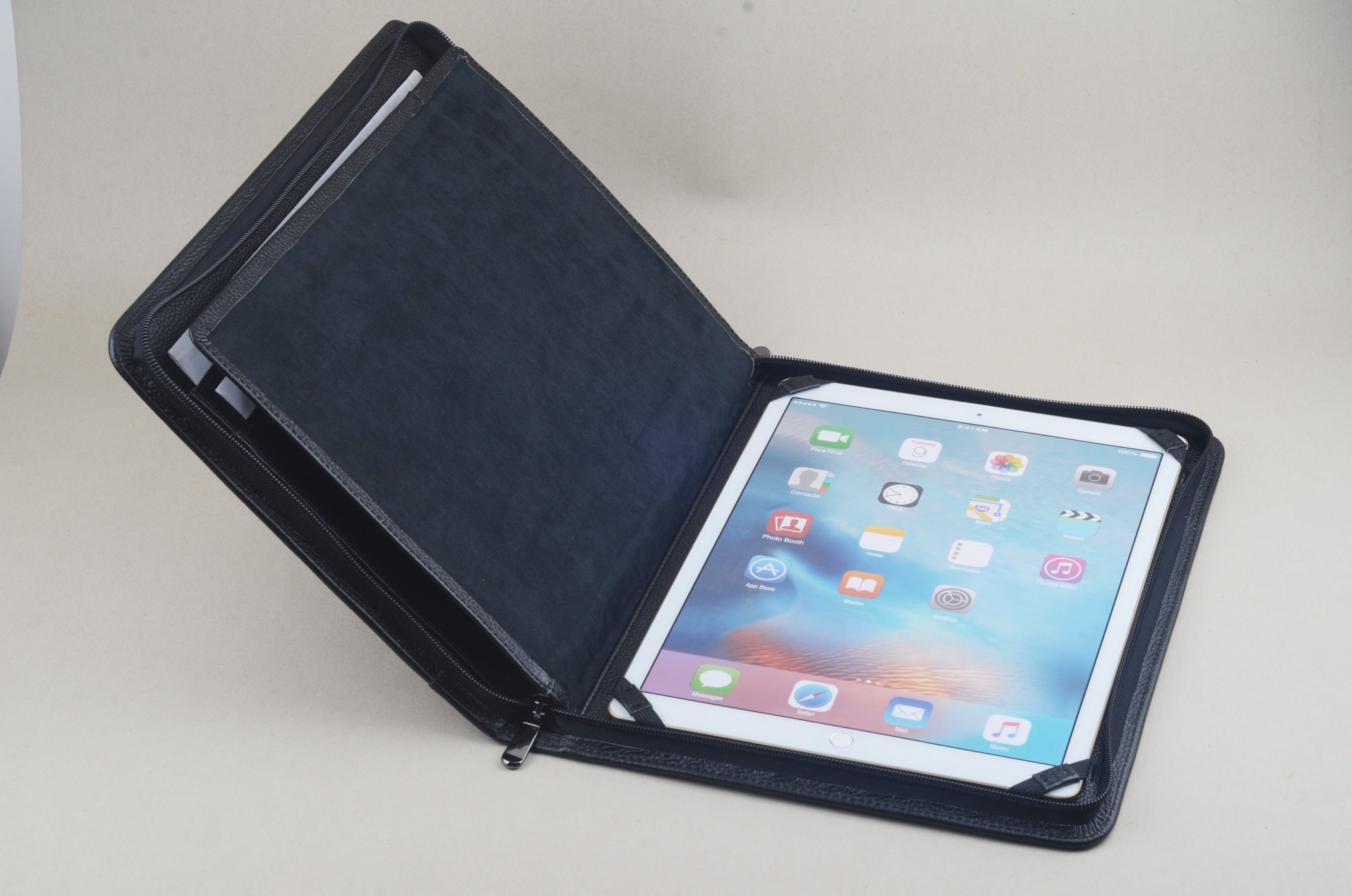 iPadアクセサリー NOMAD iPad Pro and iPad Air LeatherFolio 856500013381_A.jpg?v=