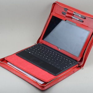 Porte-documents professionnel en cuir Surface Pro avec clavier Surface attaché et bloc-notes pour le transport, étui rouge Microsoft