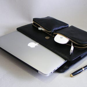 Estuche tipo maletín de cuero de grano completo negro para MacBook de negocios, estuche tipo cartera para computadora portátil Apple MacBook de 12 pulgadas con bolsillos con cremallera