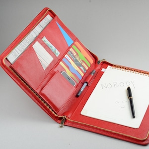 Estuche de cuero con cremallera para escritura comercial con soporte para bloc de notas para papel A4 y papel tamaño carta, estuche tipo folio, cuero de grano completo rojo para regalo
