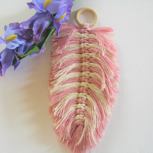 Macrame Feather Leaf dusty rose and natural handmade macrame home decor housewarming gift 2-tone embellishment wall hanging GBT606