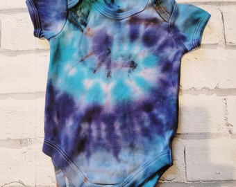 Tie Dye Baby Bodysuit in Blues to fit 0-3 months