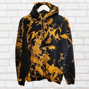 Felpa con cappuccio gialla e nera / Tintura tie-dye effetto candeggina / Moda estiva unisex / Tinture vegane