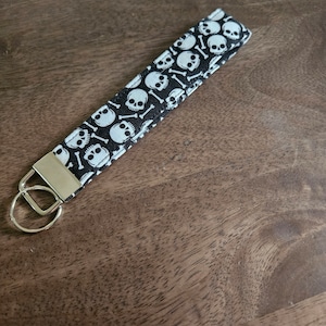 Bones-keychain wristlet, keyfob, keyring, keychain, bracelet, fabric wristlet, accessory, fashion, creepy, halloween, skull, crossbones