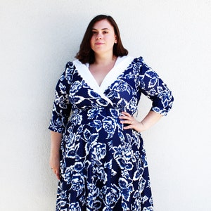 Plus Size - Vintage Navy Floral White Collar Surplice Dress (Size 12)